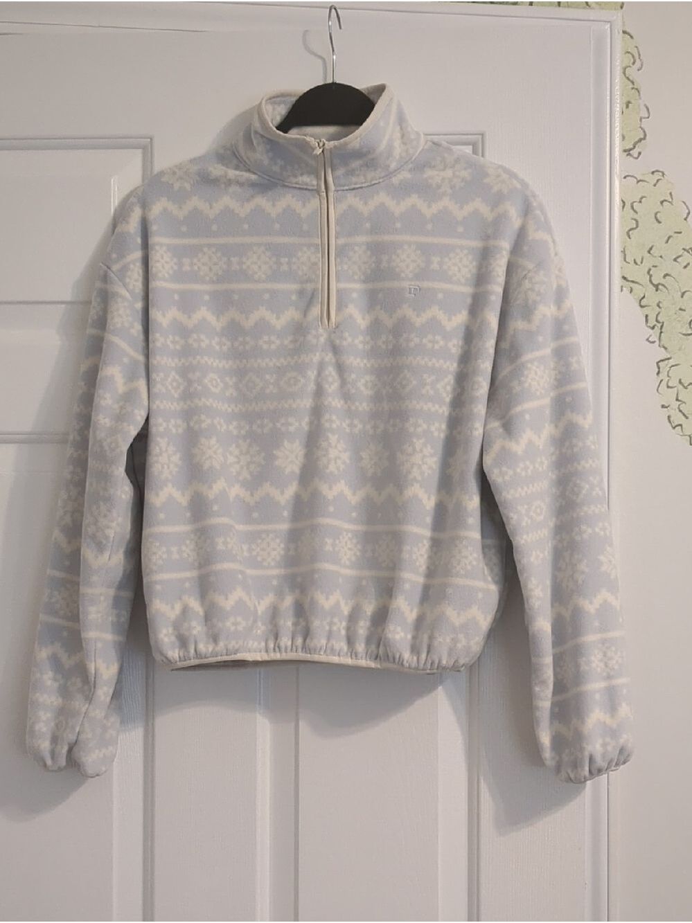 Victoria's Secret blue and white snowflake print fleece S/P